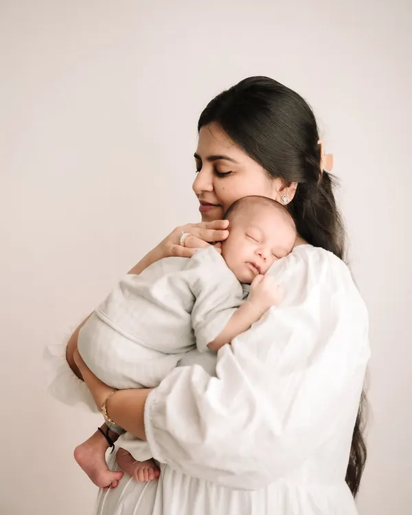 There's no feeling quite like holding your whole world in your arms. I focus on capturing these quiet, love-filled lifestyle moments between you and your newborn, creating memories you'll cherish forever.