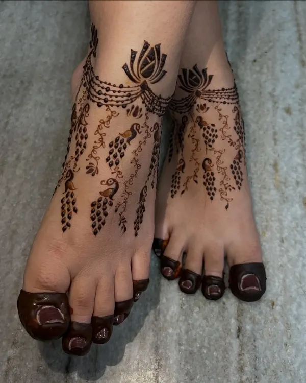 One of my favorite feet designs, this pattern features delicate vines with peacocks and grapes, connected to a lotus anklet band. It's light, elegant, and very unique.