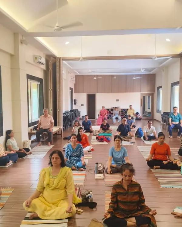 This image captures a recent onsite workshop on the conceptual and scientific understanding of Pranayama. We guide participants to explore the art of breath through both yogic wisdom and modern science.