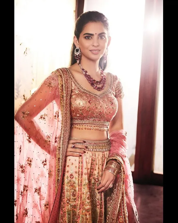 Styling a client in a gorgeous peach and pink floral lehenga by Tarun Tahiliani. The look was completed with a ruby necklace for a touch of classic elegance.