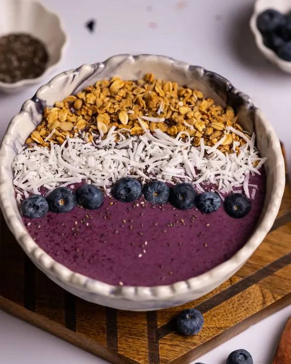 Monday motivation to eat a healthy breakfast. This Blueberry Smoothie Bowl is packed with antioxidants and looks as good as it tastes. The toppings are arranged to create a beautiful, textured finish.