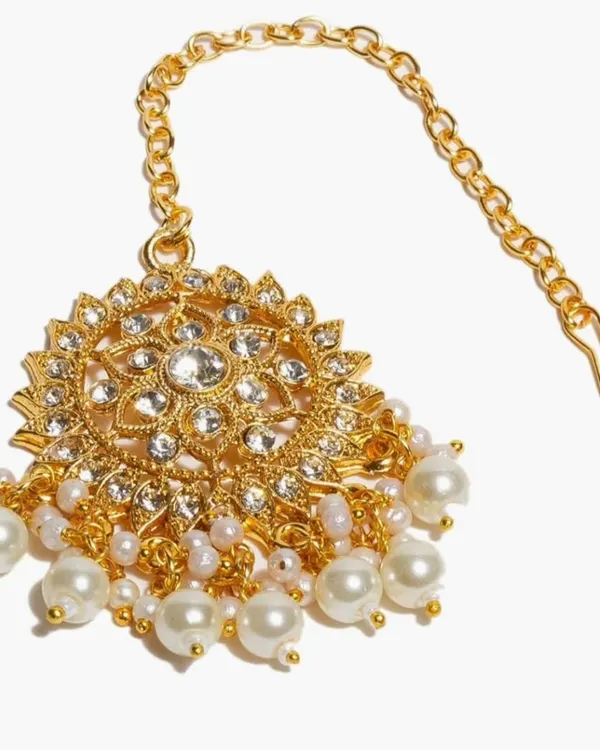 One tika, endless grace. This Kundan and pearl maang tika is a perfect example of minimal elegance, where every pearl is hand-fixed to create a beautiful, traditional accessory.