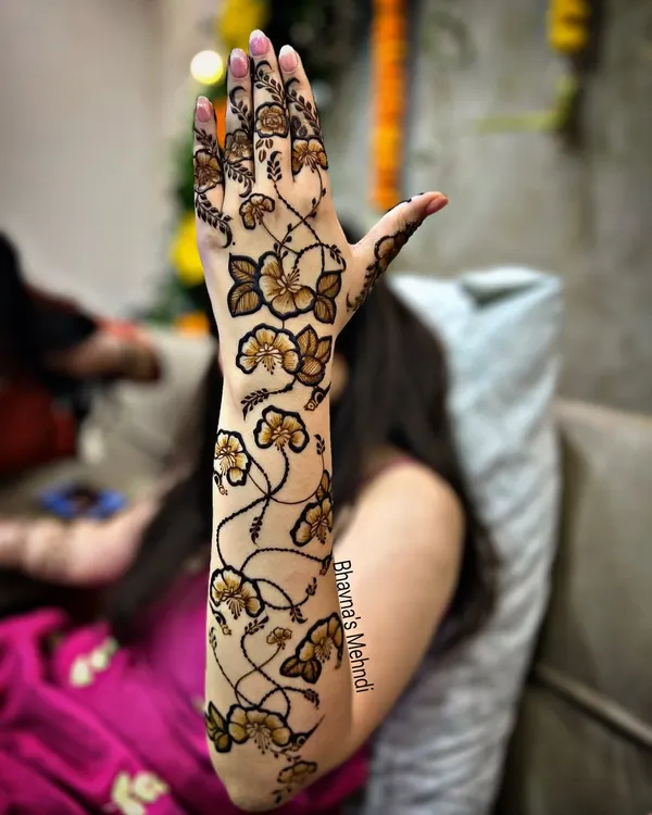 A perfect example of a modern and minimal design. This client wanted something beyond traditional Indian elements, so we created this beautiful floral vine that flows elegantly up the arm.