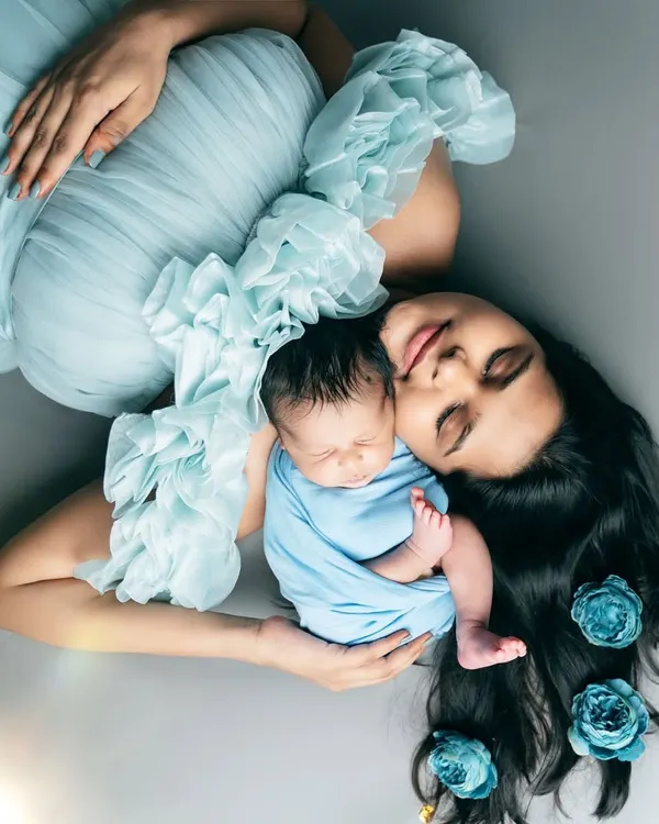A breathtakingly tender moment between a mother and her newborn. Our Elsa gown provides a soft and beautiful backdrop for these precious photos.