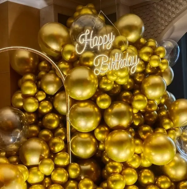 Go for gold on your 18th birthday. This massive, floor-to-ceiling balloon installation is made entirely of chrome gold balloons, creating a luxurious and unforgettable backdrop for an adulting journey kickoff.