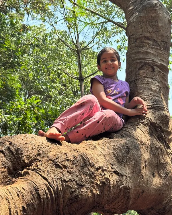 There is a special kind of confidence a child gains from exploring the outdoors. Moments like these, seeing a child feel strong and happy in nature, are what my workshops are all about. We encourage kids to climb, explore, and find their own little adventures.