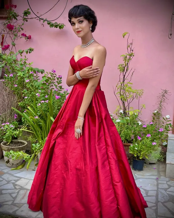 A beautiful shot of the custom red ball gown I designed. The sweetheart neckline and full skirt create a timeless, romantic look, perfect for a pre-wedding shoot or a red carpet event.