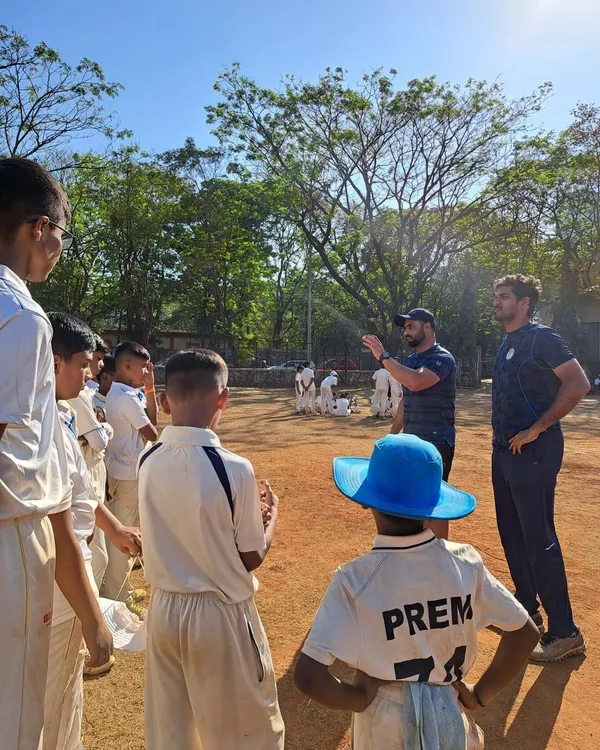 Our head coach discusses strategy with former IPL player Siddharth Chitnis while the players listen intently. Exposure to professional cricketers provides our students with unique learning opportunities.