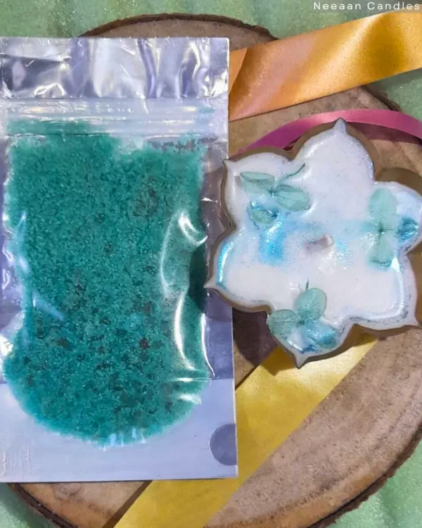 Create your own moment of peace with this self-care duo. This set features a floating Urli candle decorated with dried flowers and a packet of my soothing green bath salts for the perfect relaxation ritual.