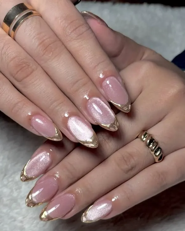 This stunning set features a pink cat eye base with a bold, metallic gold chrome French tip. The combination of the shimmering base and high-shine tip creates a luxurious and eye-catching look.