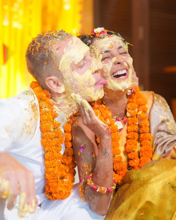 This is what pure joy looks like. I live for these unscripted, beautifully chaotic moments during a Haldi ceremony, where laughter is the brightest color in the room.