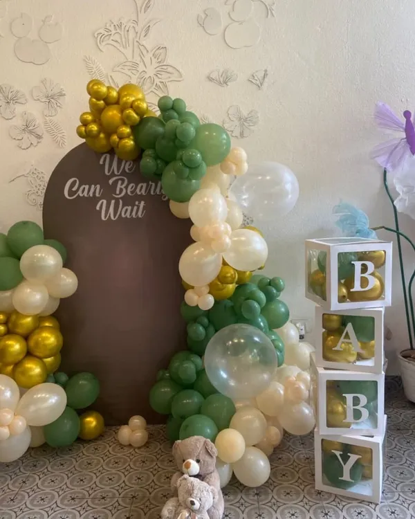 "We Can Bearly Wait" is a popular and adorable theme for a baby shower. This setup features a beautiful balloon garland and "BABY" blocks.