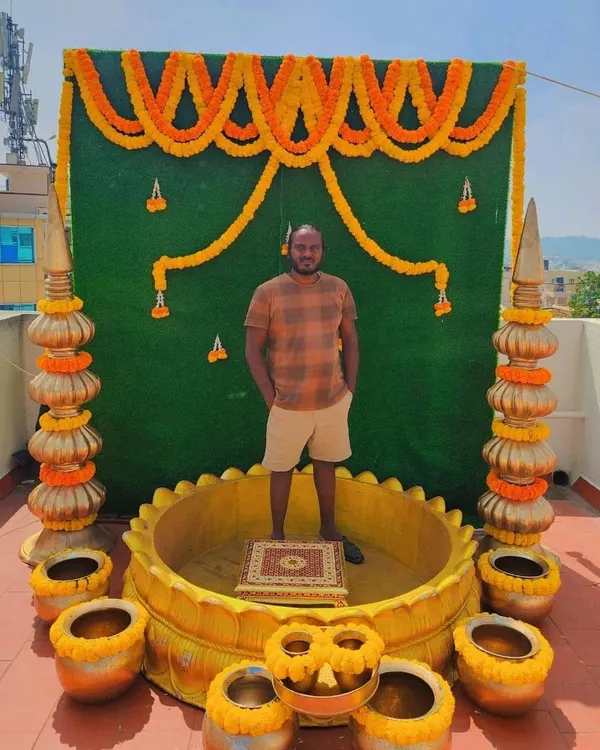 Haldi ceremonies are very popular, and I will teach you how to create beautiful, vibrant backdrops like this one. You will learn to work with marigolds and other fresh flowers to make any event special.
