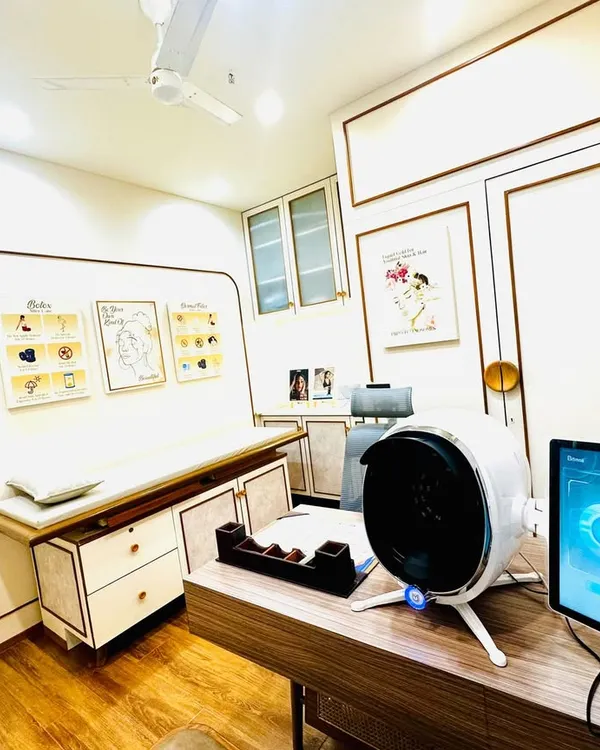This is my consultation and analysis room, where every patient's journey begins. I use advanced skin analysis tools to get a deeper understanding of your skin's condition, which allows me to create a truly result-oriented and personalized treatment plan.
