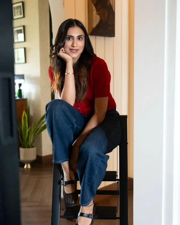 We started this session for empowerment coach Rhea Jassal with a confident, seated portrait that establishes her as an approachable expert in her field.