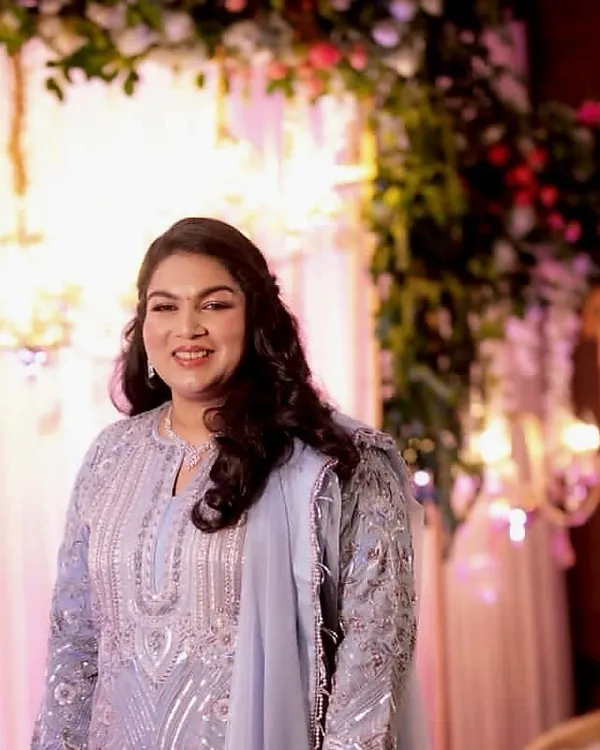 Our lovely client radiates elegance in a custom-tailored pure organza suit. The heavy Zardozi, sequins, and threadwork are beautifully captured in this candid moment.