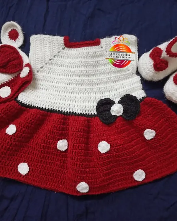 This complete Minnie Mouse themed set is perfect for your baby's first birthday or a special photoshoot. It includes a handmade crochet dress with polka dots, a matching hat with ears and a bow, and adorable little shoes. I make these with soft, baby-safe yarn.