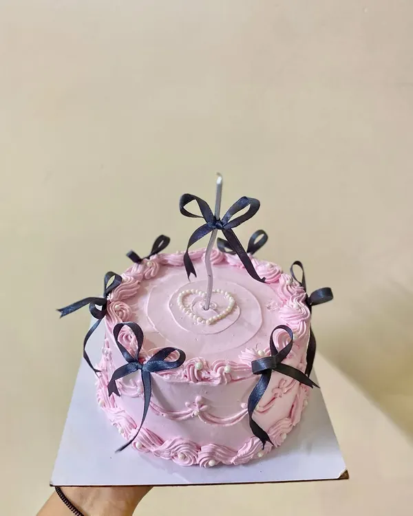 It's the season of bowtiful cakes. This Pinterest-famous design features a pink chocolate cake adorned with delicate piping and elegant black bows.
