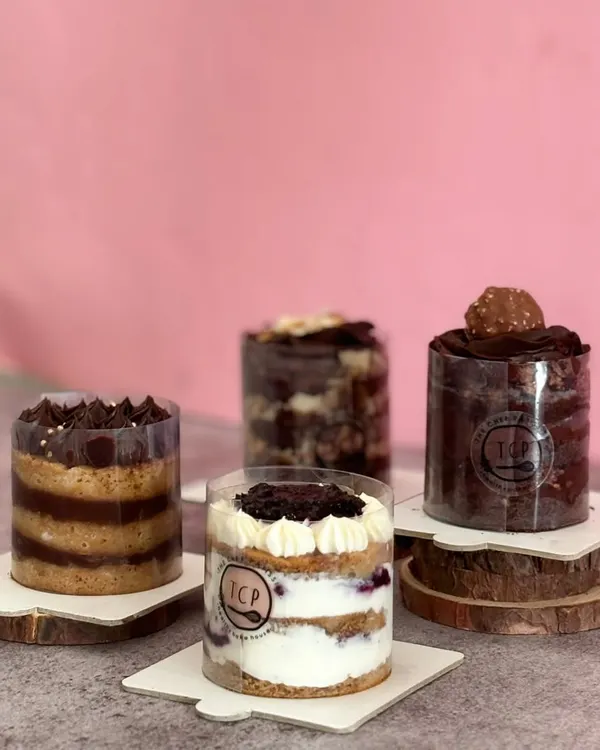 Whenever you're in doubt, a box of four mini cakes is the answer. This lets you try all your favorites in one go, from Tiramisu and Hazelnut Symphony to our seasonal fruit flavors.