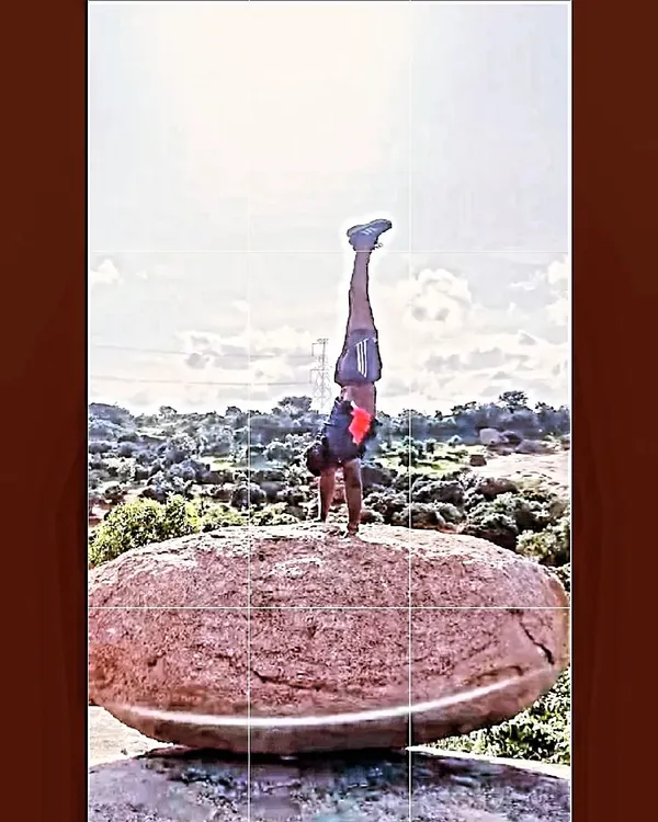 This is what I mean by 'gundige'. It takes guts and control to hold a handstand like this, building core stability and functional strength that goes far beyond the gym.