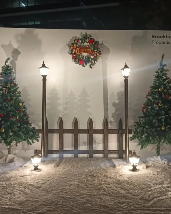 We created this winter wonderland photo booth for Brookfield Properties. The setup includes decorated Christmas trees, old-fashioned street lamps, and a snowy floor, making it a perfect spot for holiday photos.