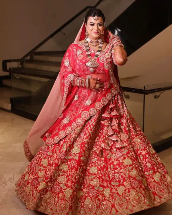 This is what pure bridal radiance looks like. I created a classic look for this gorgeous bride, focusing on flawless skin that glows, softly defined eyes, and a perfect nude lip to complement her magnificent red lehenga.