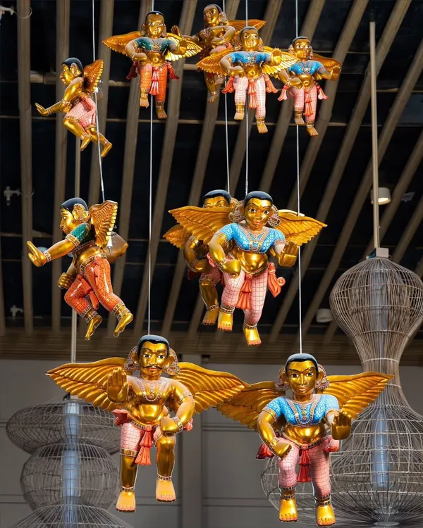 This installation by Santosh Kumar Chitragar, part of the ‘Navarasa’ theme, is displayed at the T2 Domestic Departures of Bengaluru Airport. Through the timeless craft of Kinnala, the work transforms gestures and colors into a universal language of rhythm.