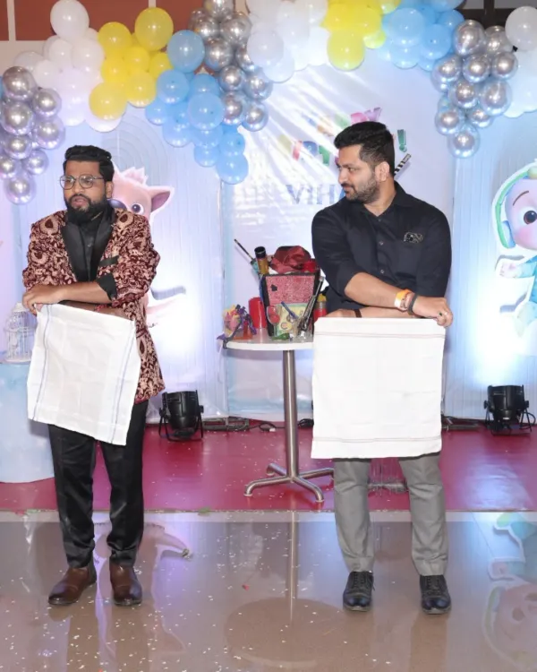 A little bit of friendly misdirection with a guest from the audience. This interactive routine is a great icebreaker at corporate functions and family get-togethers, ensuring everyone feels part of the fun.