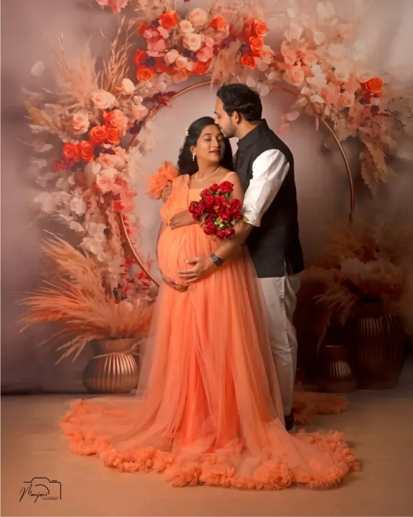 This is the moment I strive to capture. The gentle embrace, the dreamy boho setting, and the unmistakable glow of parents-to-be. It’s more than a photo; it’s the beginning of your family’s story, wrapped in love.