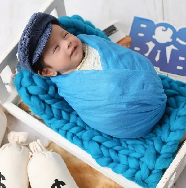 The boss is in and ready for his nap. This fun 'Boss Baby' theme comes complete with a tiny bed, money bags, and a dapper cap for your little executive.
