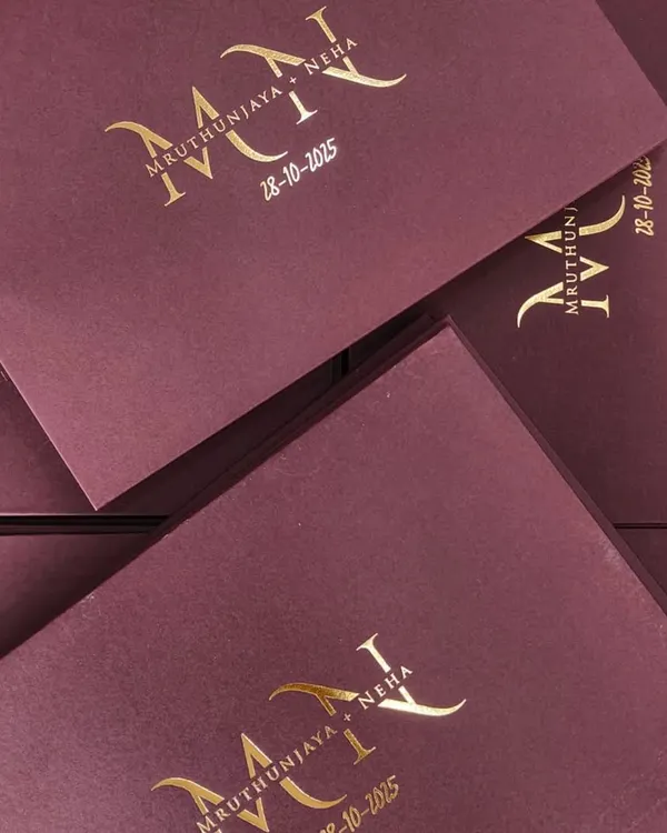 This is the epitome of elegance. A bespoke wedding invitation featuring a portwine envelope with a rich Valentino texture, finished with a luxe gold foil monogram for an unforgettable first impression.