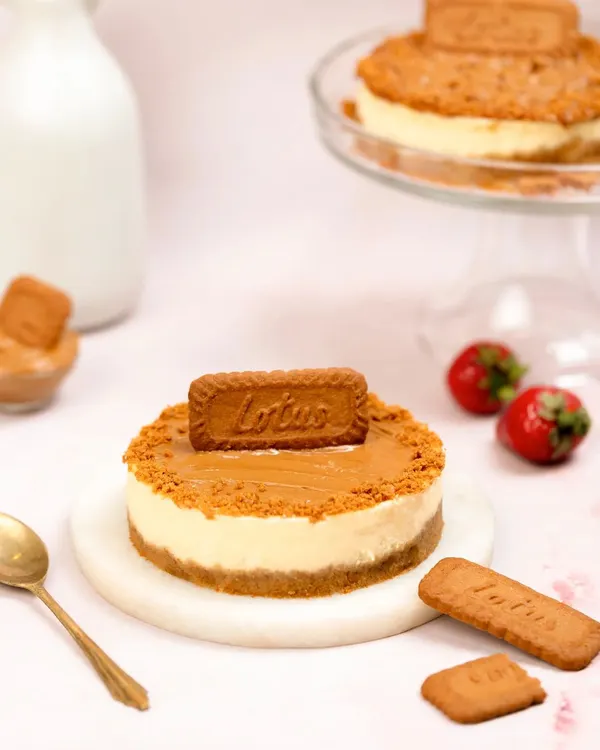 For this Lotus Biscoff cheesecake, the goal was a bright, clean, and airy feel. The minimalist styling with a soft background makes the dessert the hero, perfect for a bakery's social media or online catalogue.