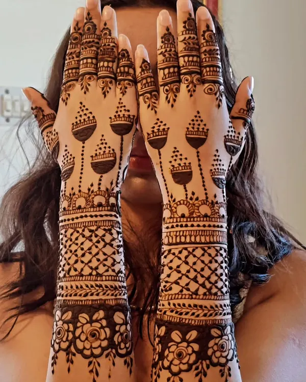 My love for jhumka designs is endless. This one features stylized hanging jhumkas on the back of the hands.