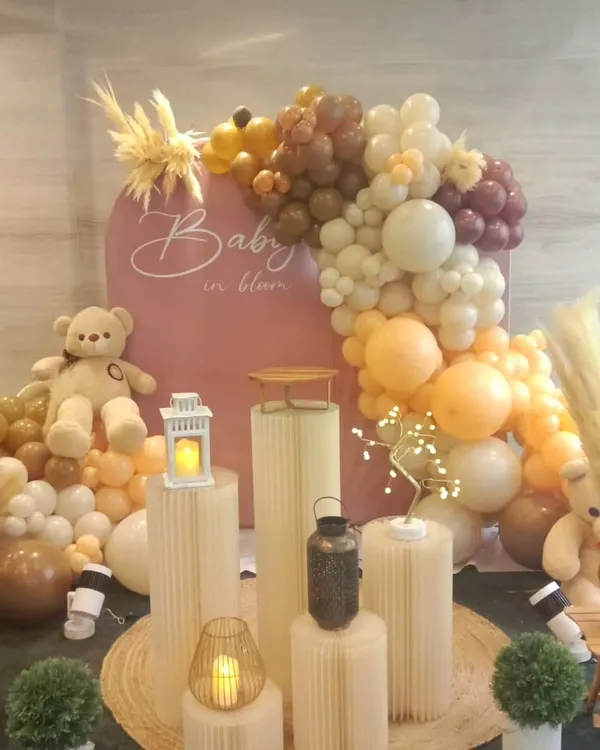 A "Baby in Bloom" baby shower with a boho teddy bear theme. I used a warm, earthy palette of brown, beige, and mustard balloons, along with ribbed plinths and pampas grass for a textured, stylish look.