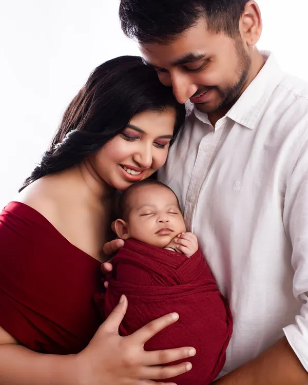 This is the moment I love to capture, your first portrait as a new family. I focus on the quiet connection and love that fills the room, creating a timeless memory you will cherish forever.