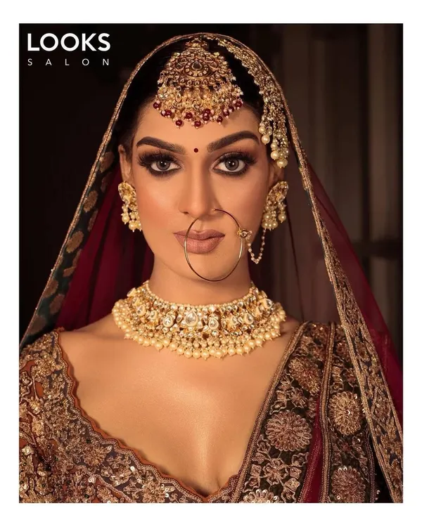 This is the quintessential modern bridal look I love to create. The focus is on dramatic, smokey eyes and flawless HD skin, complemented by bold, traditional jewelry. It’s a perfect example of how I balance contemporary techniques with timeless bridal elegance.
