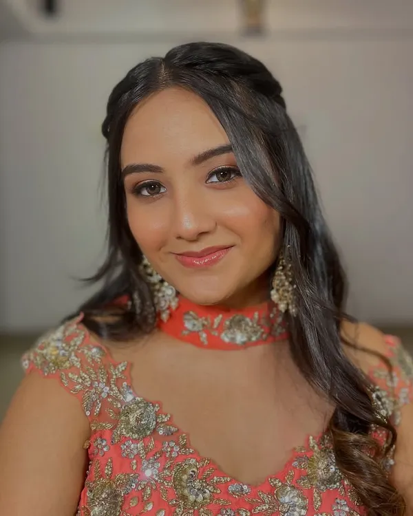 Subtle elegance with a touch of sparkle for this lovely bridesmaid. I gave her a natural base with glittery eyes for the perfect glow-up.