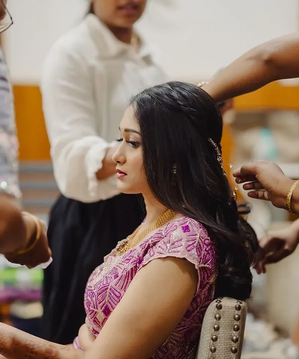 A behind-the-scenes moment from Surabhi's sangeeth. My team and I are working together to create her beautiful, wavy hairstyle, making sure every detail is perfect.