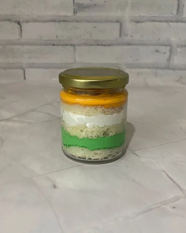 Perfect for national holidays or patriotic events, this cake jar features layers of cake and cream in the colors of the Indian flag. It's a festive and delicious single-serving treat.