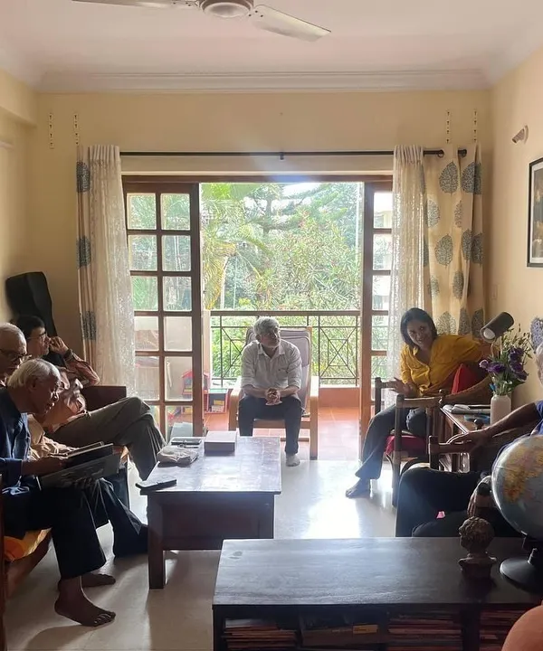 What an honour to host a gathering of artists from Studio Kalavistaara in my own home for chai and conversation. These intimate settings are where the most beautiful connections are made through art.