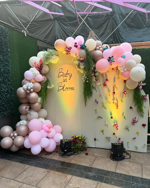 We designed this dreamy 'Baby in Bloom' backdrop for a beautiful Godh Bharai celebration. The soft pastel balloon arch, combined with delicate fresh flowers cascading down the wall, created the perfect photo-ready moment for the mom-to-be.