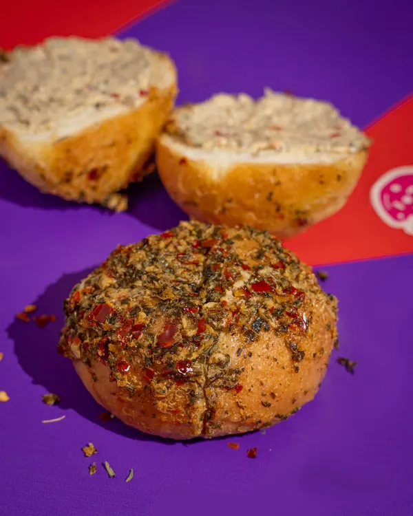 Our Hot Garlic Buns start with a pillowy brioche, filled with a velvety chili-garlic cream cheese. We finish it with a brushing of butter, spices, and herbs.