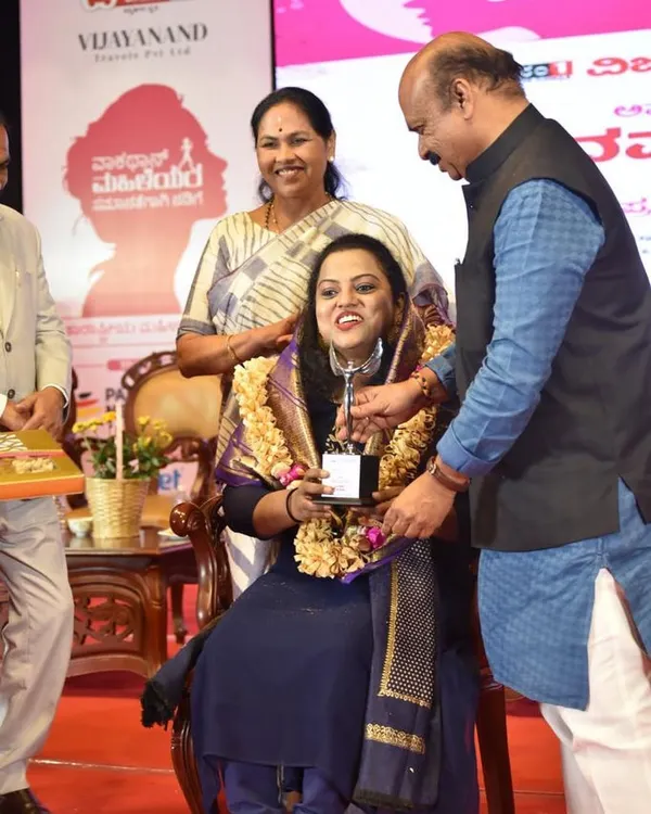 A proud moment receiving the 'Woman Achiever of the Year 2023' award from Vijayavani and Digvijaya News, in the presence of former Chief Minister Basavaraj Bommai.