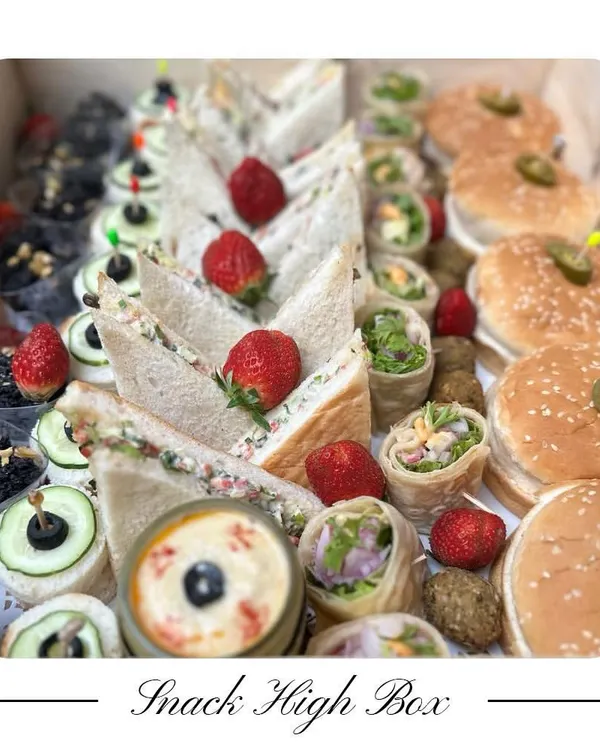 My Snack High Box is perfect for any occasion. It's packed with a delicious variety of bite-sized treats, including mini burgers, sandwiches, wraps, and desserts.