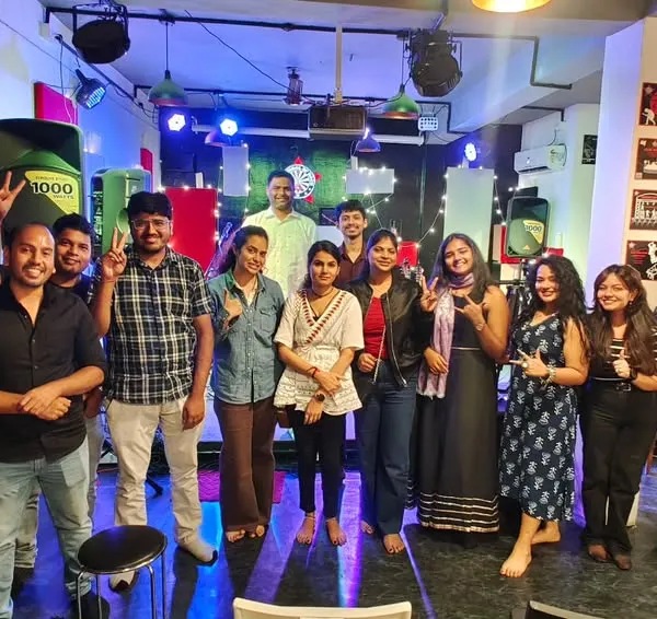 The mandatory group picture after a fantastic night. This is our tradition, celebrating every single person who performed and supported at Edition 152.