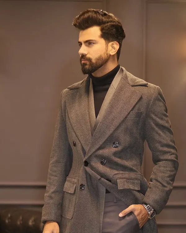Wrap yourself in sophistication with our tailor-made long coat. Crafted from a textured grey fabric, this double-breasted overcoat is the perfect final layer for a polished winter look.