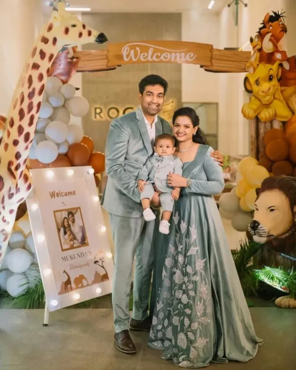 A warm welcome to a jungle-themed birthday party. We capture the complete event, including detailed shots of the decor and the happy family at the entrance.