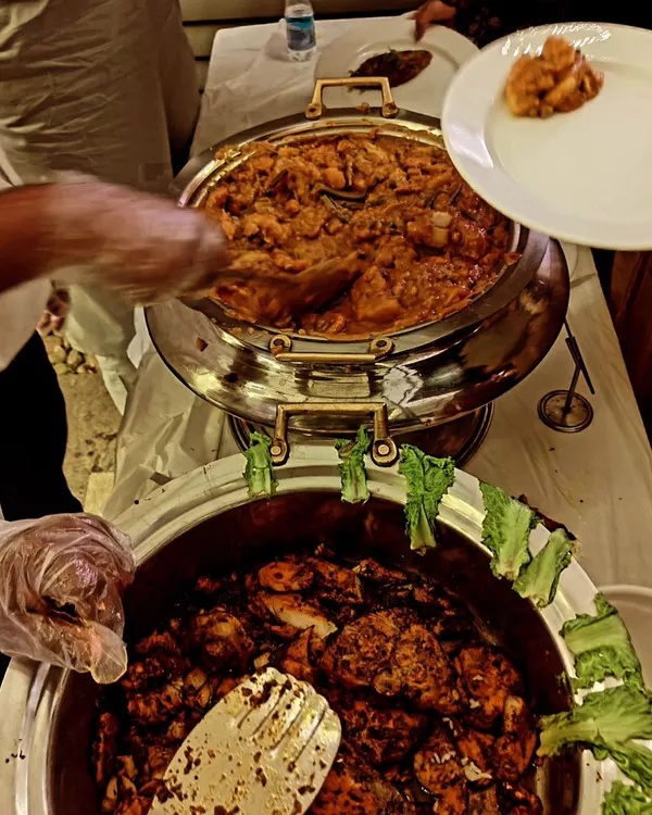 This is what we love to do: serving guests with a smile. Our buffet service in action at a Mehandi, featuring traditional Kutchi Memon dishes like Mutkulay and Tandoori Seer Fish.