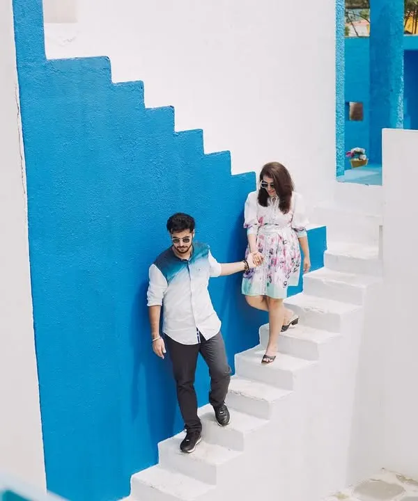 This Santorini-inspired set with its vibrant blue and white walls provides a stunning, graphic backdrop. It's perfect for creating a destination feel close to home.