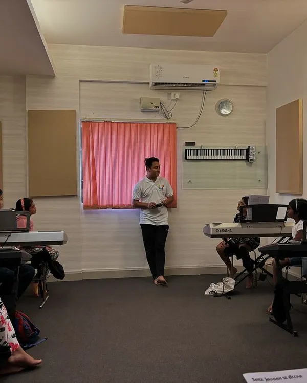 This is where the magic begins. Our group keyboard classes, held right at your school, provide a collaborative and engaging environment for students to start their musical journey.